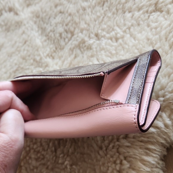 Beautiful Coach Brown Signature and Pink Leather Tri-fold Long Wallet 🩷🤎🩶 - Picture 4 of 12